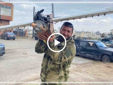 بالفيديو|| صحفي روسي يوثق إسقاط طائرة مسيرة غربي حماة.. وهذه آلية عملها