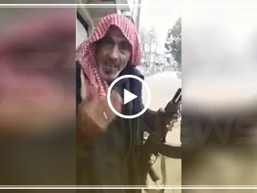 فيديو || بحرقة قلب.. رجل من مدينة احسم ينتقد فصائل المعارضة ويدعو شباب مدينته إلى المقاومة