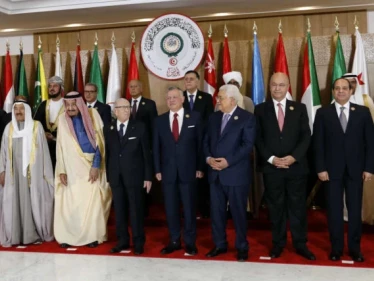 القمة العربية في تونس تنهي أعمالها ببيان ختامي.. هذا أهم ما جاء فيه