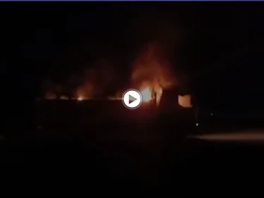 بالفيديو || طيران يستهدف 4 شاحنات للحشد الشعبي على الحدود السورية العراقية