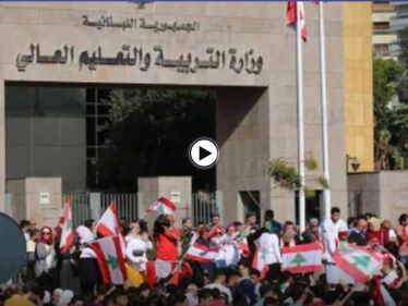 بالفيديو والصور|| لبنان يثور على العتمة وعصيان طلابي يكشف المأساة التي يعانيها أبناء البلاد