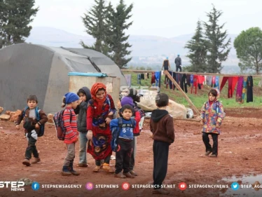 مدرّس يروي لستيب كيفية إنقاذه لأطفال بمخيم غربي حلب من الأميَّة