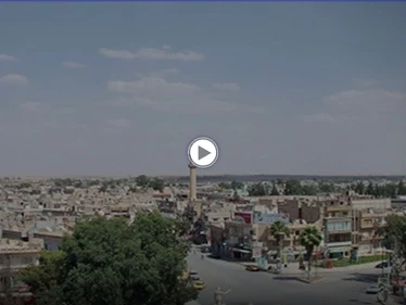 بالفيديو || عشيرة تقتل إحدى بناتها بداعي "الشرف" في منزلٍ مهجور بالحسكة