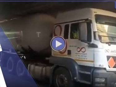 بالفيديو|| دمر المباني المحيطة.. انفجار صهريج وقود في أفريقيا يخلف كارثة
