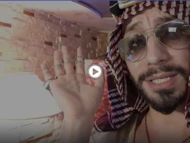 بالفيديو||"ملك جمال سوريا" يسخر من قرار صادر عن النظام السوري مستعيناً بأغنية لهيفاء وهبي