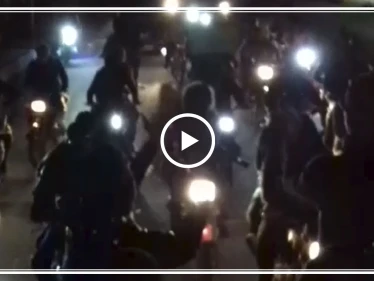 خروج مظاهرة في بلدة المزيريب بدرعا تطالب بإخراج المعتقلين وطرد الميليشيات الإيرانية من الجنوب