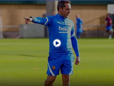 بالصور|| سيرجي بارخوان مدرب برشلونة الجديد في مرانه الأول مع الفريق واستقبال اللاعبين له