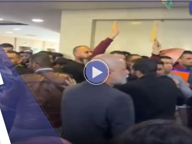 شاهد || بالقمع والشتائم.. اعتداء على طلاب عراقيين داخل وزارة التربية اللبنانية يثير غضباً