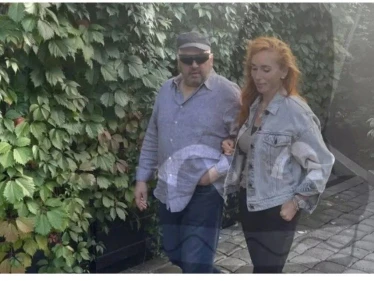 بعد إقالته والغموض حول مصيره.. صورة ظهرت فجأة لجنرال "يوم القيامة" مع زوجته