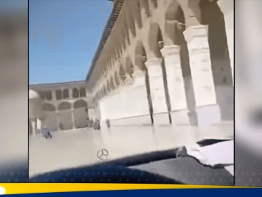 شاهد|| شخص يتجول بسيارة داخل الجامع الأموي ويثير موجة غضب