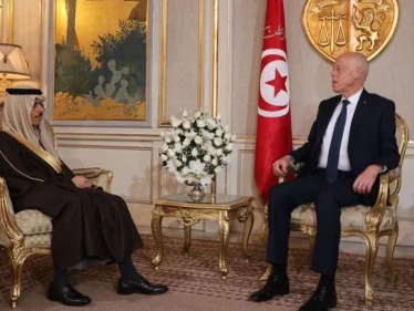 السعودية تكشف موقفها من قرارات الرئيس التونسي ووزير خارجيتها يزوره بقصره