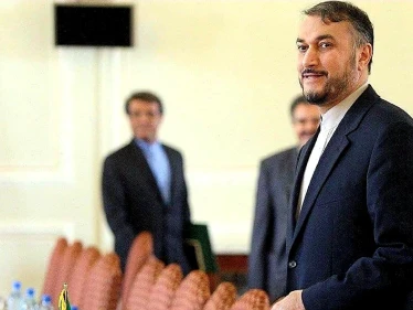 بعد أن أثار الجدل بتصرفين خلال مؤتمر بغداد.. وزير خارجية إيران يصل دمشق للقاء الأسد