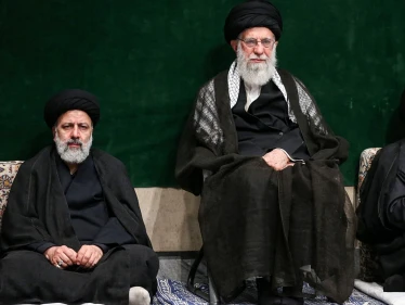 الرئيس الإيراني يخالف "خامنئي" بسبب اللقاحات الغربية ويصرّح للقاح "جونسون آند جونسون" الأمريكي