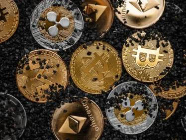 سوق العملات الرقمية يخسر 300 مليار دولار من قيمته في يوم واحد