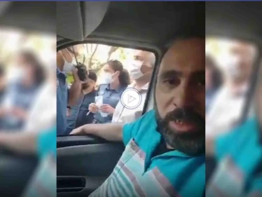 بالفيديو|| لاجئ سوري يوثق لحظة ضربه والاعتداء عليه من شرطي تركي أمام زوجته وابنته