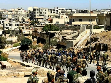 قوات النظام السوري تدخل بـ1500 مقاتل إلى مدينة طفس غرب درعا لتنفيذ أحد بنود الاتفاق مع الأهالي