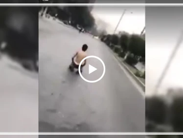 وسط إطلاق النار شاب عراقي يتحدى الشرطة ويسجد بصدر عارٍ (فيديو)