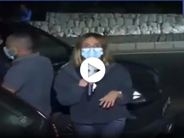 شاهد بالفيديو|| الاعتداء بالضرب على مراسلة لبنانية خلال بث مباشر وثورة مناصرة لها تنطلق على وسائل التواصل