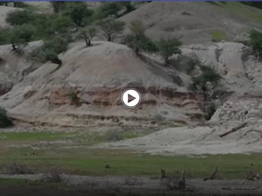 بالفيديو|| جثث بشرية "مشوهة" طافية على نهر فاصل بين إثيوبيا والسودان تثير الذعر