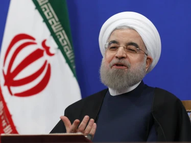 الرئيس الإيراني يتخذ قراراً عقابياً بحق مسؤول إيراني كبير بعد ترشحه للانتخابات الرئاسية