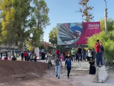 اتفاق جديد بين أهالي درعا والنظام السوري برعاية روسية وأولى قوافل التهجير تنطلق للشمال السوري (فيديو)