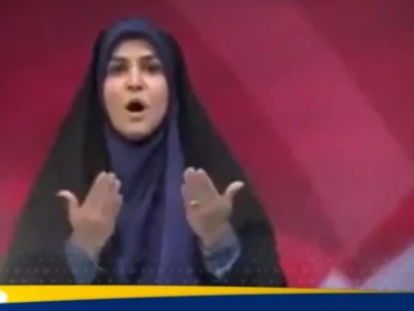 شاهد|| مذيعة تهرب أثناء بث مباشر بعد قصف إسرائيل للتلفزيون الإيراني