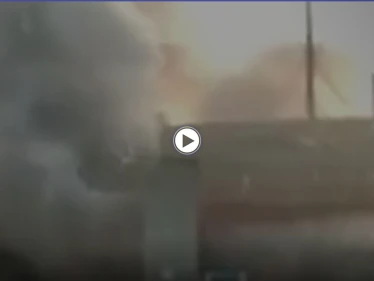 بالفيديو|| حريق كاد يلتهم محطة الأفلاج في السعودية بعد أن اصطدمت سيارة بمضخة الوقود لتسود لحظات الرعب في المكان