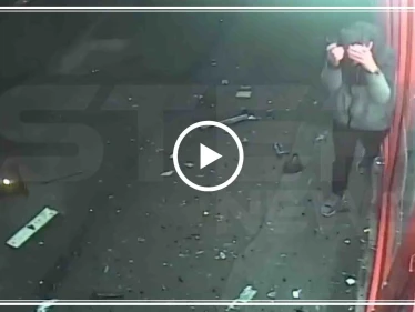 بالفيديو || ملاكم بريطاني كاد أن "يُطحن" بسيارة طائشة.. ونجى بمعجزة