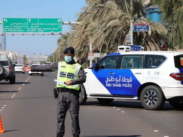 شرطة أبوظبي تتحدث عن رصد أجسام طائرة بعد انفجار وتفتح تحقيقاً.. وميليشيا الحوثي تقول إنها شنّت هجوماً على الإمارات