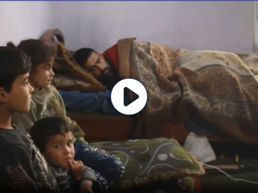 بالفيديو || إبراهيم شاب حولته طائرات النظام السوري لعاجز يبحث عن من يساعده