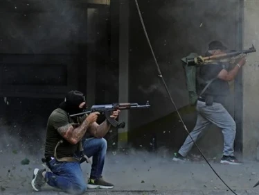مسؤول من "حزب الله" يتحدث عن حرب أهلية ويتهم حزب بارز بافتعالها