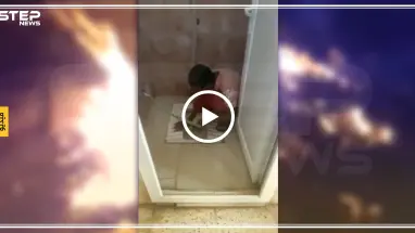 شاهد كيف تُجبر شرطة شران بعفرين طفلين سَجينَين على تنظيف المراحيض بأظافرهما (فيديو)