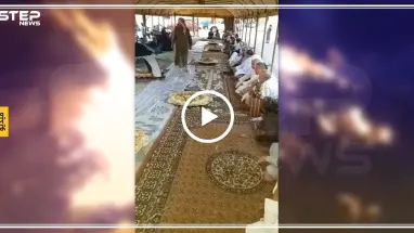 بعد مطالبة أهالي دير الزور بإسقاط النظام السوري شيخ عشيرة يقيم وليمة غداء ضخمة لشبيحته (فيديو)