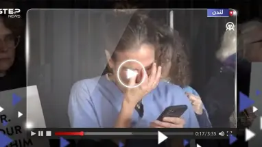 شاهد|| طبيبة بريطانية تنهار بالبكاء أثناء قراءتها لرسالة طارئة من مدير مستشفى الشفاء