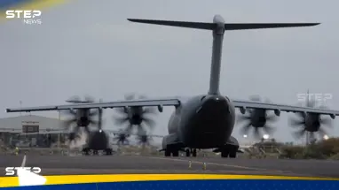 بعد أن أخطأت إحدى طائرات الإغاثة هدفها.. شاهد مئات أهالي غزة يتوجهون إلى الشاطئ للحصول على الطعام