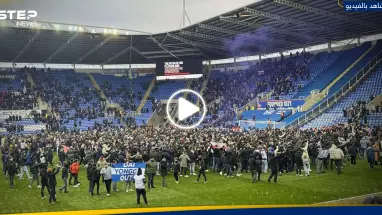 شاهد|| جماهير تقتحم ملعب مباراة كرة قدم في إنجلترا وتوجّه رسالة