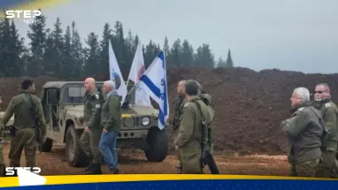 "من أجل إسرائيل".. نائب الرئيس الأمريكي السابق يوقّع على قذيفة إسرائيلية قبل إطلاقها نحو لبنان (صور)