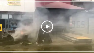 قتلى ومصابين بحريق ضخم داخل منطقة صناعية بالكويت (فيديو)