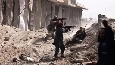 أين وصلت معارك ديرالزور مع تعزيز داعش لنقاطه واستقدام قسد التعزيزات ؟