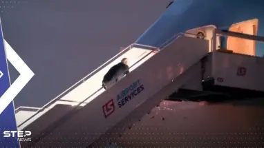 بالفيديو|| الرئيس الأمريكي يتعثر على سلم الطائرة قبل مغادرته العاصمة البولندية وارسو