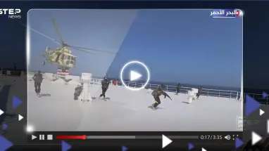 ميليشيا الحوثي تنشر مشاهد للحظة السيطرة على السفينة "الإسرائيلية" في البحر الأحمر