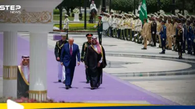 سر السجاد البنفسجي الذي فرش لاستقبال ترامب بالسعودية.. وربطة عنق الرئيس الأمريكي: أحدث الأخبار