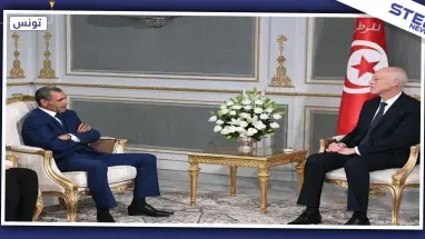 شاهد بالصور || طريقة الجلوس أمام الرئيس التونسي تشعل موجة من الغضب