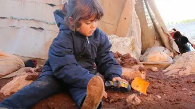 عائلة "أبو جاسم" وضع إنساني متفاقم، وغياب للمنظمات الإنسانيّة بريف حلب!!