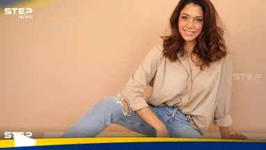 شاهد|| مذيعة إسرائيلية مقربة من نتنياهو تظهر بمسدس داخل الأستوديو (صور)