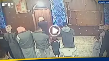 شاهد|| فيديو يشعل الأردن.. شاب يقتحم مسجد الصحابة ويطعن 4 مصلين والأمن يرد