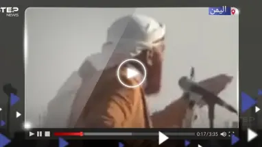 بالفيديو|| عقب انتهائه من خطبة العيد.. مجهولون يغتالون إماماً في شبوة باليمن