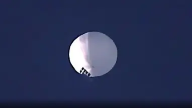 أمريكا تعلن اعتراض منطاد مجهول دخل مجالها وبيان "عاجل" من قيادة الدفاع الجوي