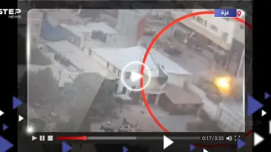 شاهد|| لحظة استهداف دبابة إسرائيلية وسط غزة واجبار المدرعات الأخرى على الانسحاب