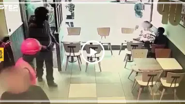 سوري يُقتل طعناً على مرأى الجميع في لندن والسبب شهامته (فيديو)